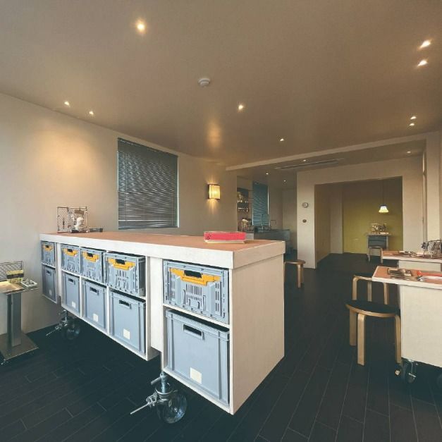 세미퍼블릭(SEMIPUBLIC)