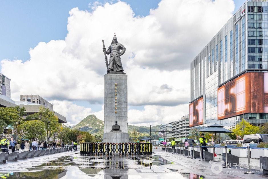 충무공 이순신 동상